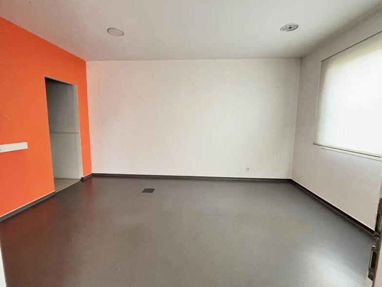 Local commercial dans Vayres à louer - Photo intérieure – Image 1 sur 9