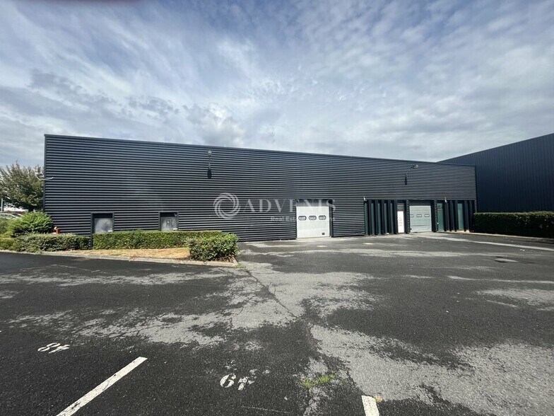 Local d’activités dans Champigny Sur Marne à louer - Photo de l’immeuble – Image 1 sur 8
