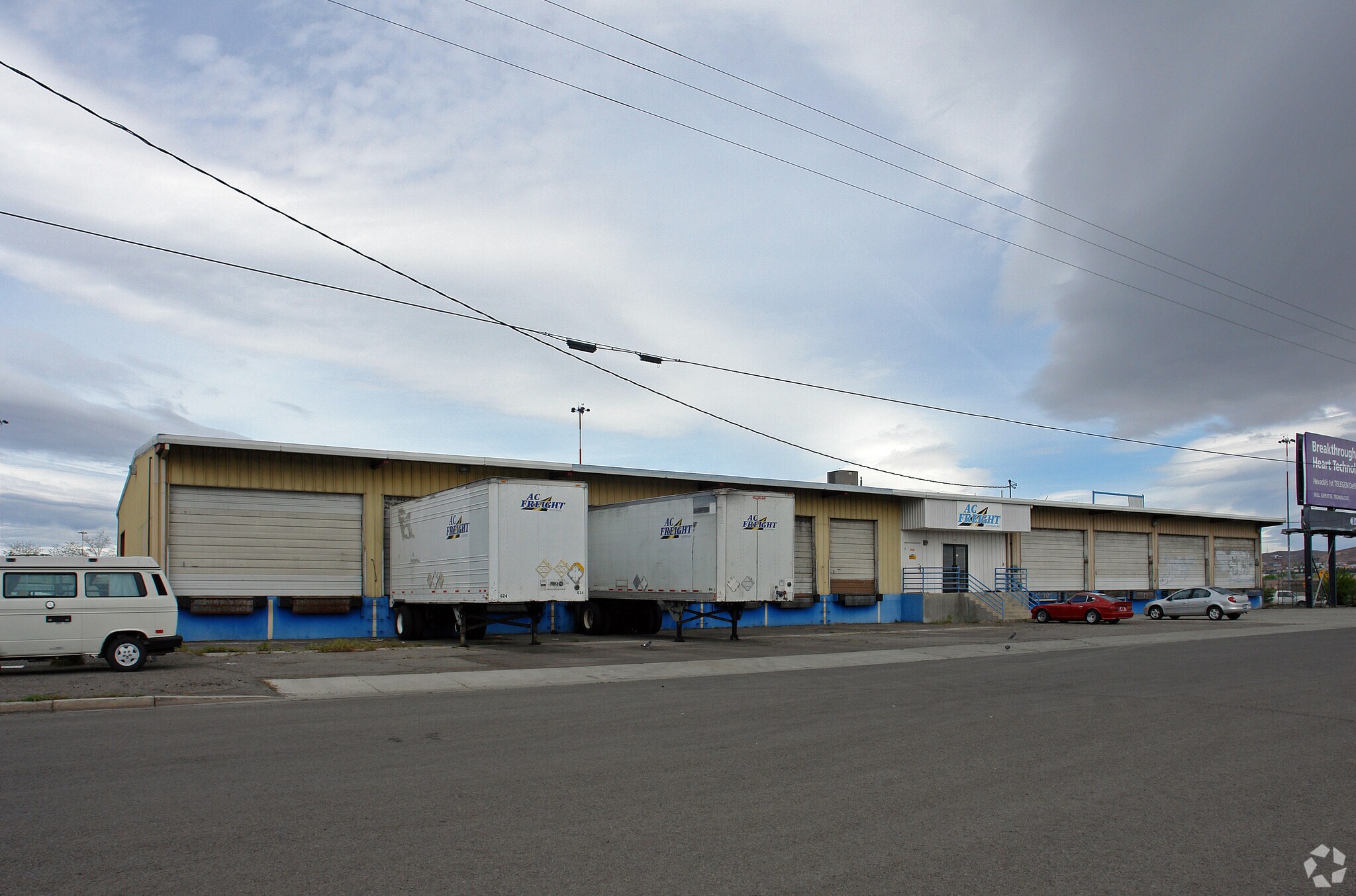 585 Depaoli St, Reno, NV à louer Photo principale– Image 1 sur 4