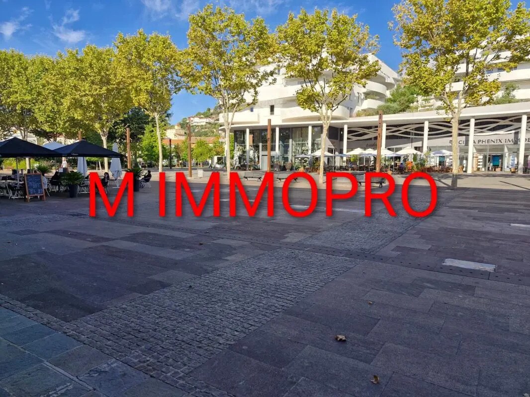 Local commercial dans Mandelieu-la-Napoule à louer Photo de l’immeuble– Image 1 sur 8