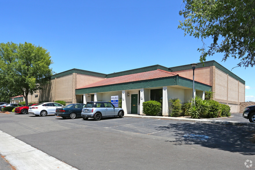 5748 E Shields Ave, Fresno, CA à louer - Photo principale – Image 1 sur 26