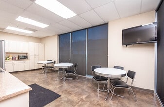 1260 DuPont Ct, Manteca, CA à vendre Photo intérieure– Image 2 sur 15