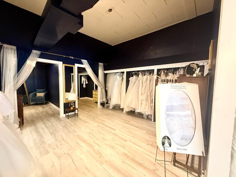 212 E Main St, Brenham, TX à louer - Photo de l’immeuble – Image 3 sur 10