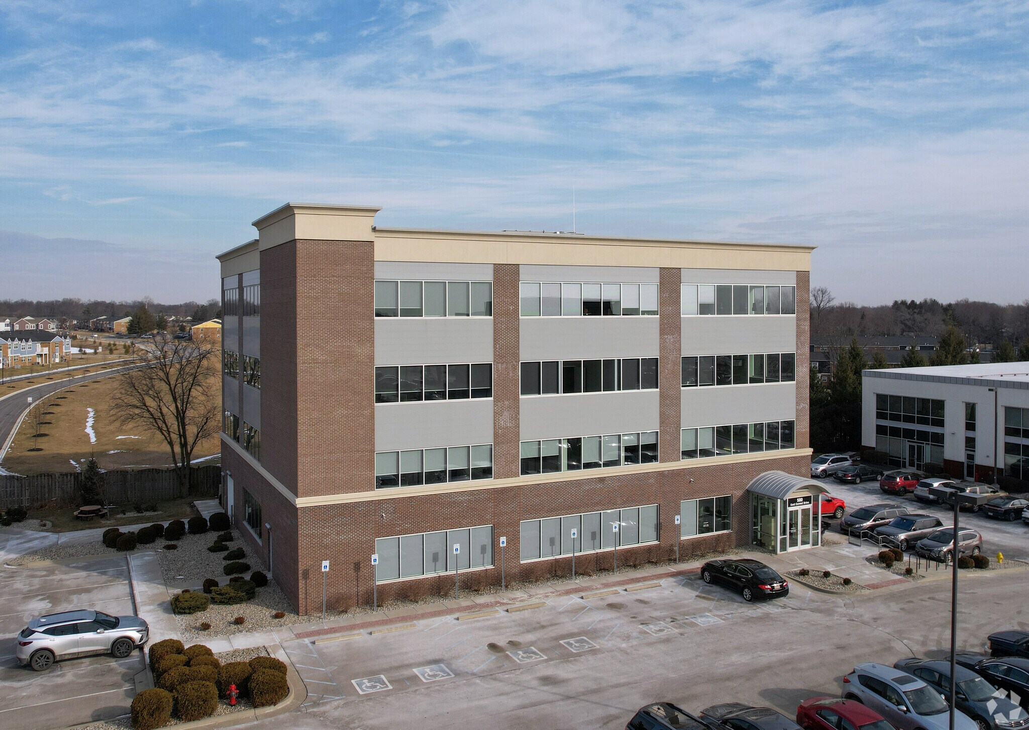 580 E Carmel Dr, Carmel, IN à louer Photo principale– Image 1 sur 7