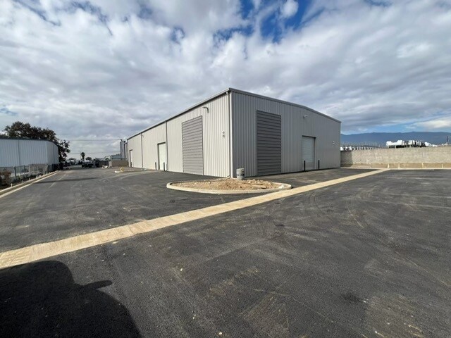 8655 Beech Ave, Fontana, CA à louer - Photo de l’immeuble – Image 2 sur 4