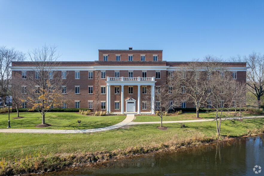 911 N Elm St, Hinsdale, IL à louer - Photo de l’immeuble – Image 3 sur 11