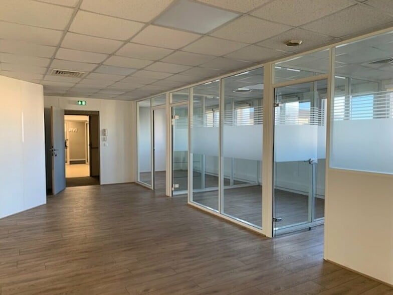 Bureau dans Avignon à louer - Photo de l’immeuble – Image 2 sur 10