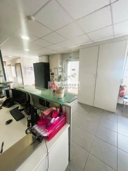 Bureau dans Nîmes à louer - Photo de l’immeuble – Image 3 sur 3