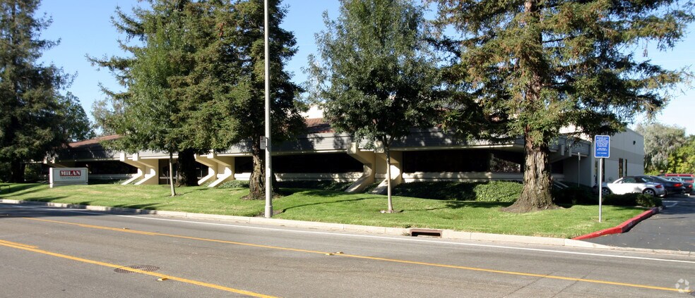 1329 Moffett Park Dr, Sunnyvale, CA à louer - Photo de l’immeuble – Image 2 sur 4