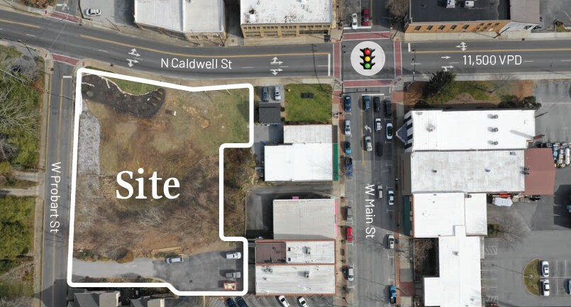 41 Caldwell st, Brevard, NC à louer - Photo de l’immeuble – Image 3 sur 5