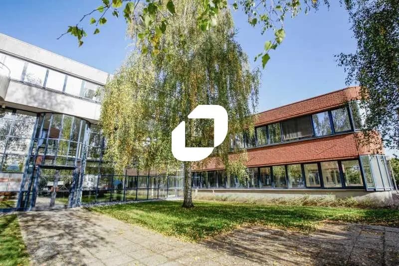 1 Rue Francois Geoffre, Montigny-le-Bretonneux à vendre - Photo de l’immeuble – Image 2 sur 8