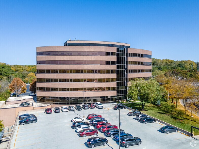 2750 Clay Edwards Dr, North Kansas City, MO à louer - Photo principale – Image 1 sur 5