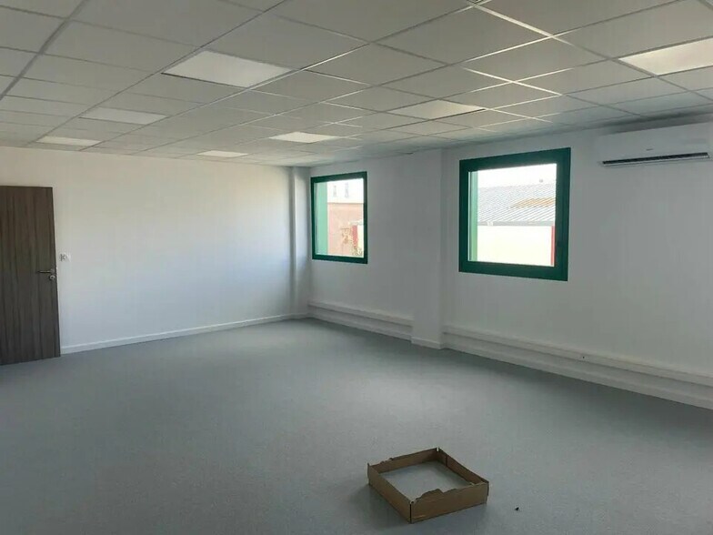 Local d’activités dans Mions à louer - Photo intérieure – Image 2 sur 10