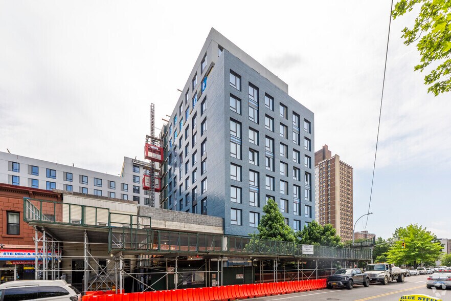 97 Glenmore Ave, Brooklyn, NY à louer - Photo de l’immeuble – Image 3 sur 5