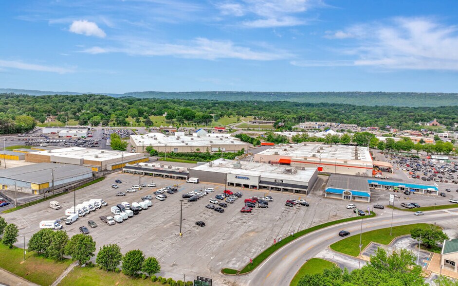 1966 Northpoint Blvd, Hixson, TN à vendre - Photo de l’immeuble – Image 3 sur 4