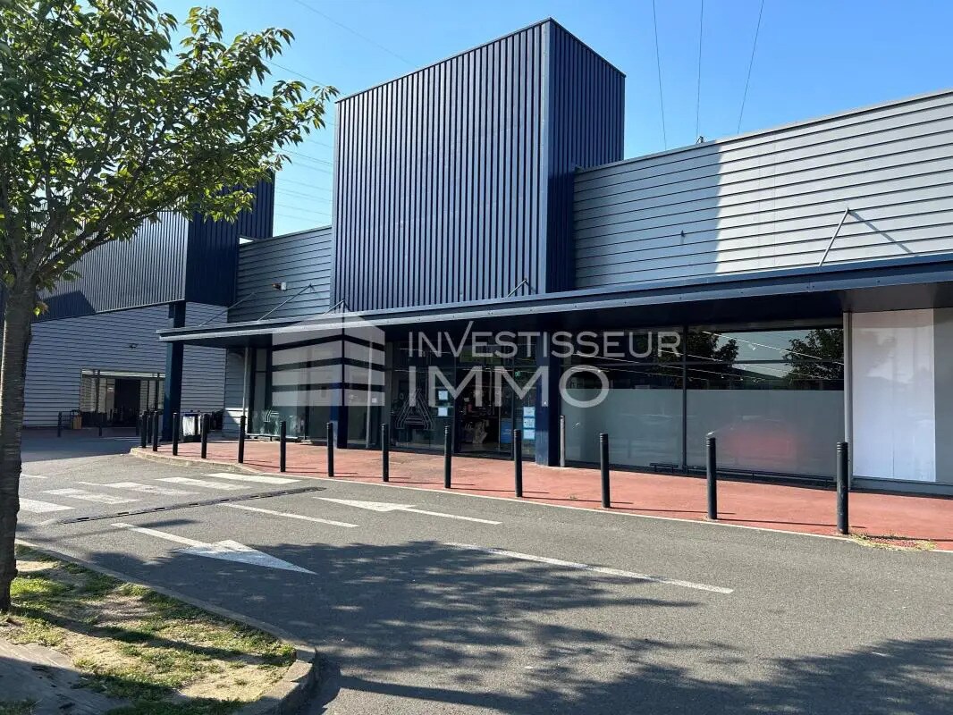 Local commercial dans Corbeil-Essonnes à louer Photo de l’immeuble– Image 1 sur 8