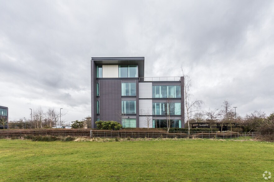Seebeck Pl, Milton Keynes à louer - Photo de l’immeuble – Image 3 sur 23