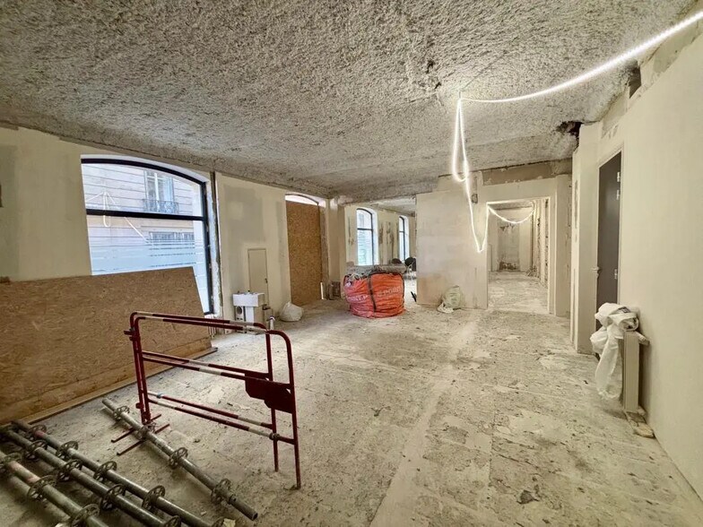 27 Rue Paul Valéry, Paris à louer - Photo de l’immeuble – Image 2 sur 5