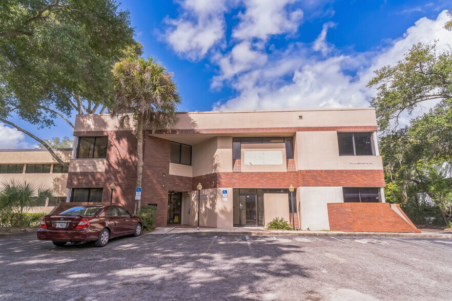 210 N Westmonte Dr, Altamonte Springs, FL à louer - Photo de l’immeuble – Image 2 sur 16