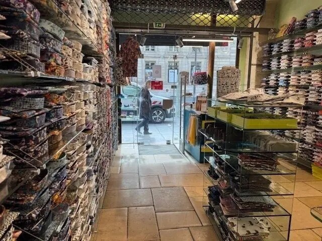 Local commercial dans Paris à louer Photo de l’immeuble– Image 1 sur 3