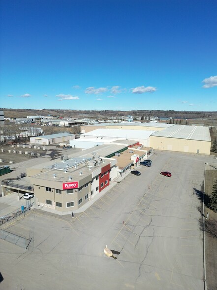 7740 40 Ave, Red Deer, AB à louer - Photo de l’immeuble – Image 1 sur 3