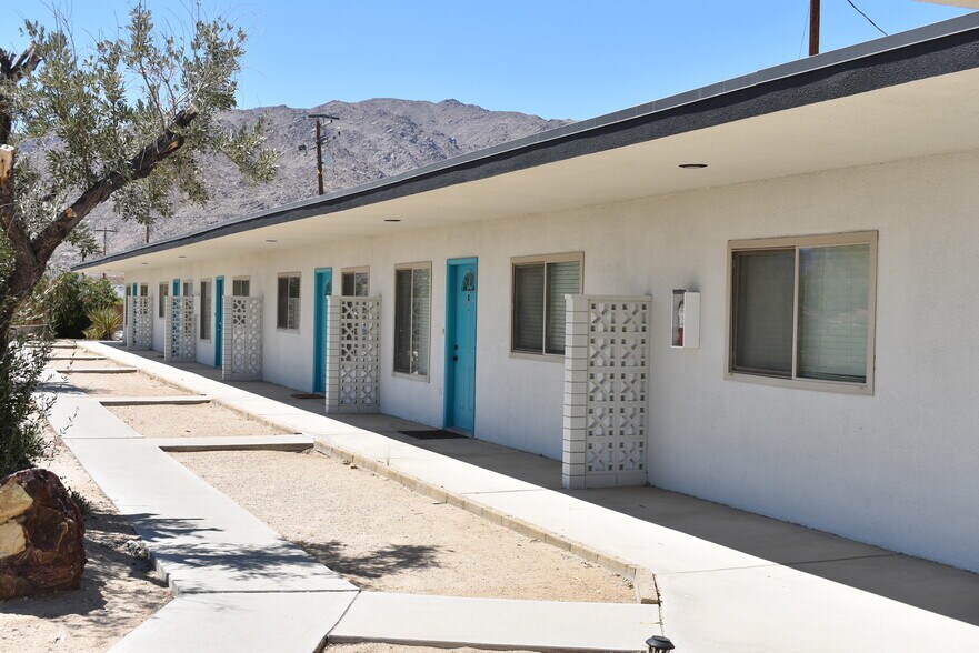 73636 Cactus Dr, Twentynine Palms, CA à vendre - Photo de l’immeuble – Image 2 sur 24