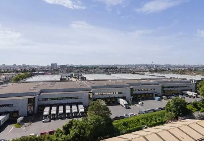 Local d’activités dans Le Bourget à louer - Photo de l’immeuble – Image 1 sur 7