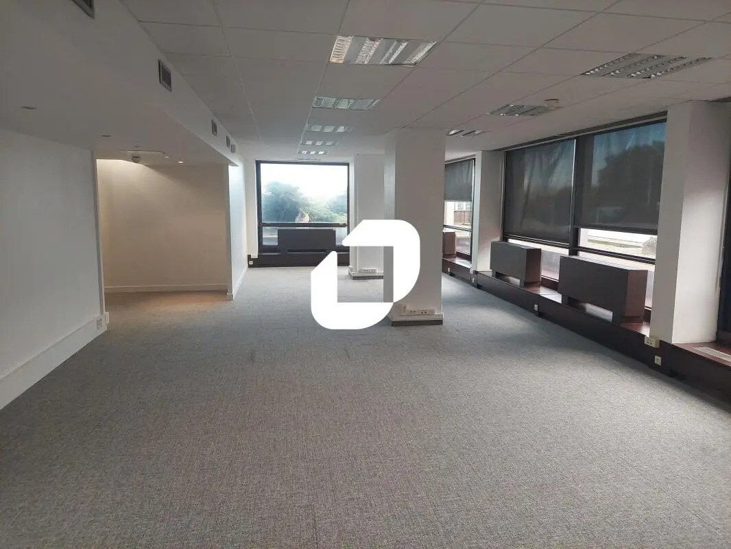 Bureau dans Saint-Cloud à louer Photo de l’immeuble– Image 1 sur 12