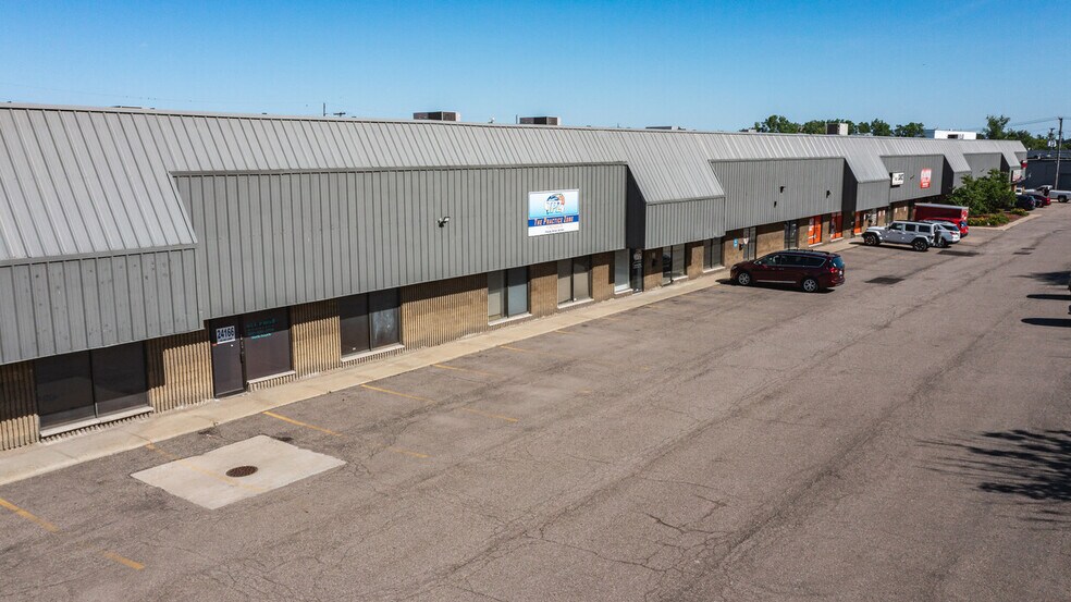 24150-21466 Haggerty Rd, Farmington Hills, MI à louer - Photo de l’immeuble – Image 1 sur 9