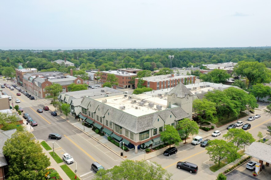 225 E Deerpath, Lake Forest, IL à louer - Photo de l’immeuble – Image 2 sur 8