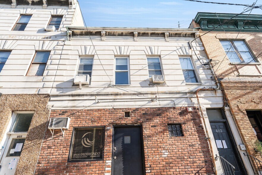 603 Adams St, Hoboken, NJ à louer - Photo de l’immeuble – Image 3 sur 17