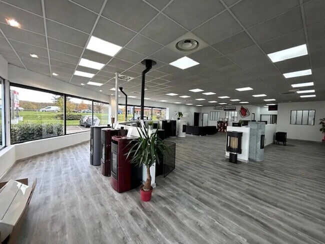 Plus de détails pour Bureau, Local commercial à louer