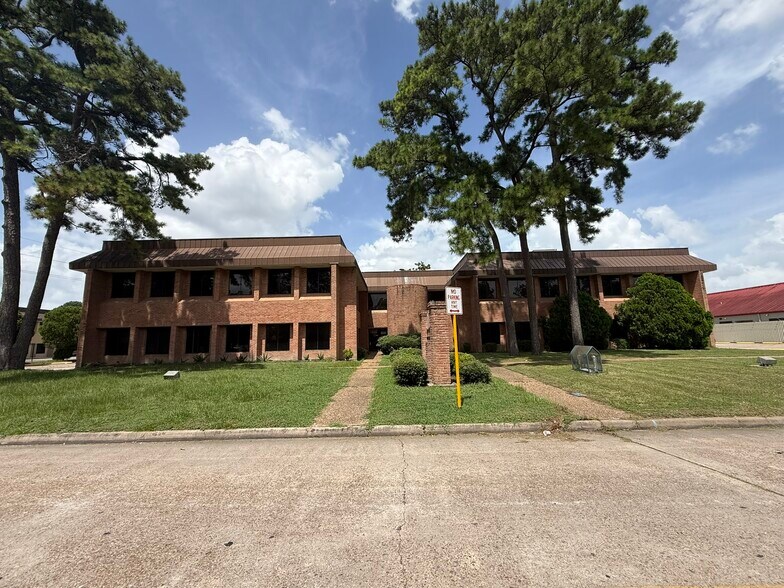 17150 Butte Creek Rd, Houston, TX à vendre - Photo de l’immeuble – Image 2 sur 15