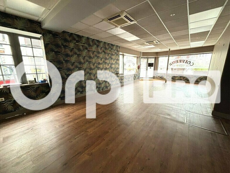 Local d'activités dans Beauvais à vendre - Photo de l’immeuble – Image 2 sur 14
