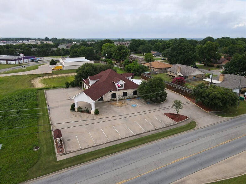 1700 Gallagher Dr, Sherman, TX à vendre - Photo de l’immeuble – Image 3 sur 22