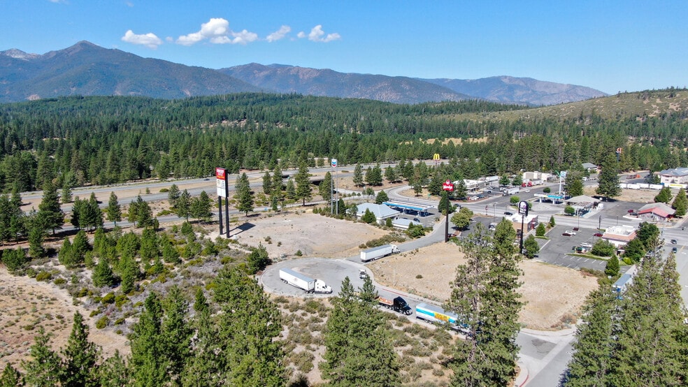 2064 Black Butte Dr, Weed, CA à vendre - Aérien – Image 1 sur 11