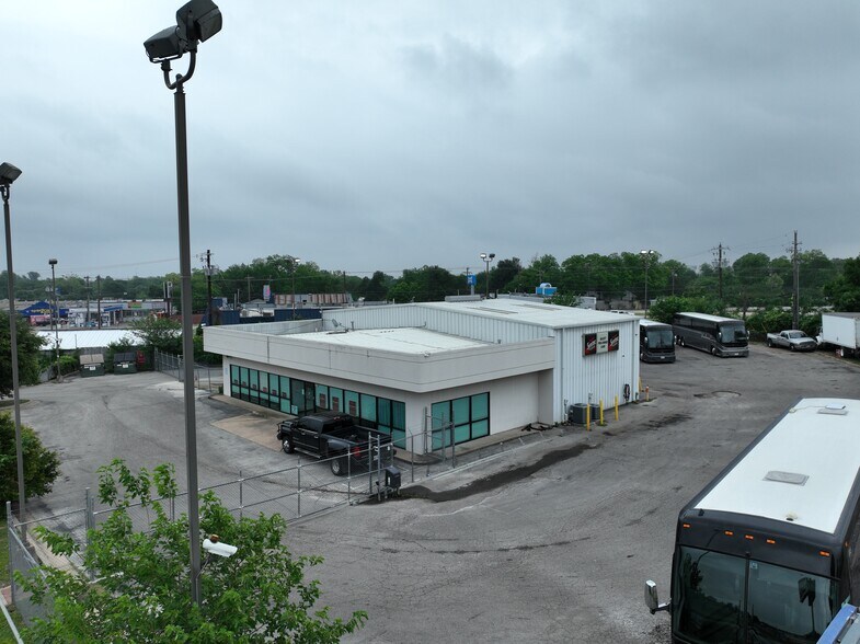 6415 E US HWY 290, Austin, TX à louer - Photo de l’immeuble – Image 3 sur 15
