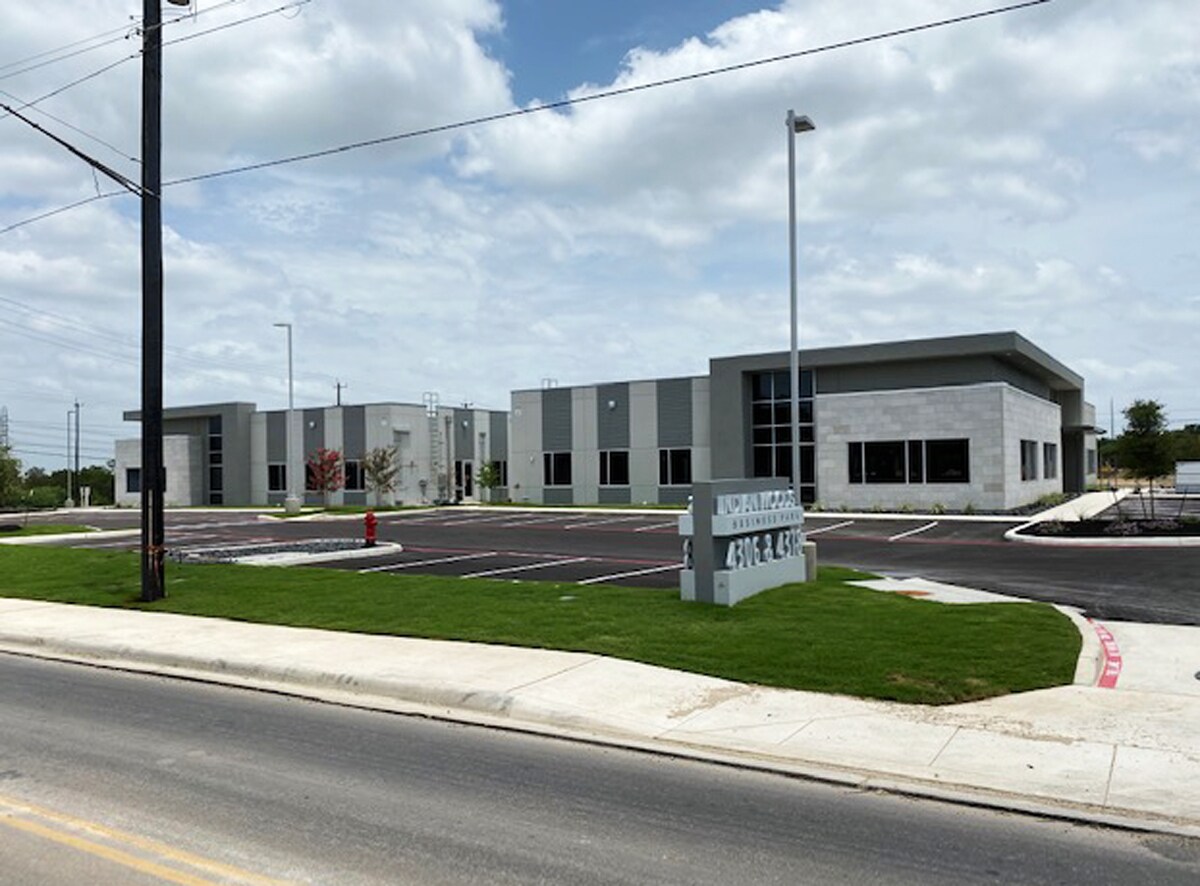 4318 De Zavala Rd, San Antonio, TX à louer Photo principale– Image 1 sur 6