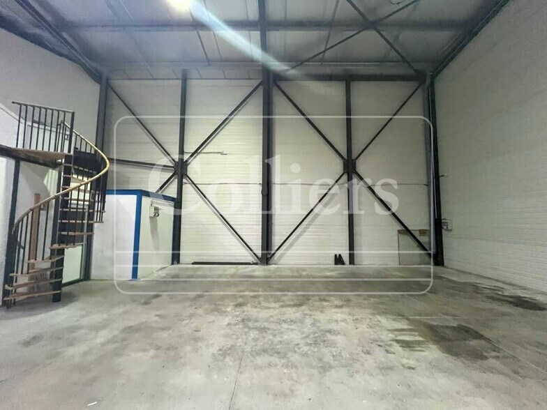 Local d’activités dans Aubagne à louer - Photo de l’immeuble – Image 2 sur 10
