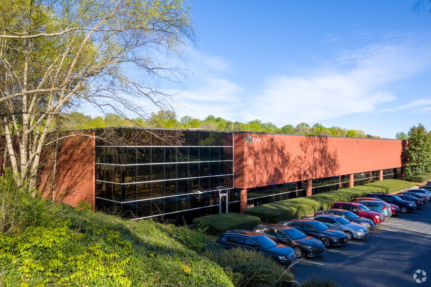 4300 Northlake Ct, Charlotte, NC à louer - Photo principale – Image 2 sur 5