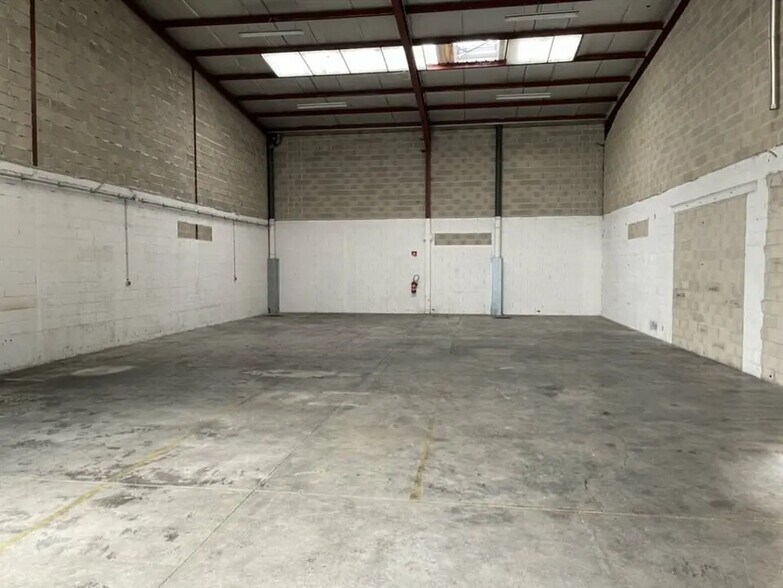 Local d'activités dans Lagny-sur-Marne à vendre - Photo de l’immeuble – Image 2 sur 5