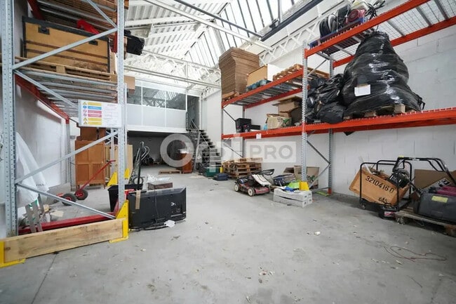 Plus de détails pour Bureau, Local d'activités à louer