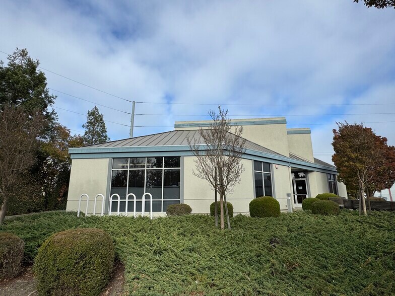 1320 Stub Rd, Petaluma, CA à louer - Photo de l’immeuble – Image 1 sur 10