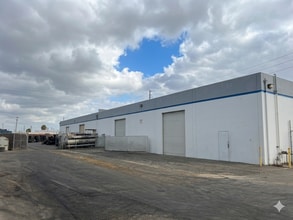 1000-1020 Commercial Ave, Oxnard, CA à louer Photo de l’immeuble– Image 2 sur 6