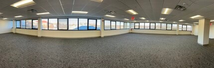 222-15 Northern Blvd, Bayside, NY à louer Photo intérieure– Image 2 sur 4