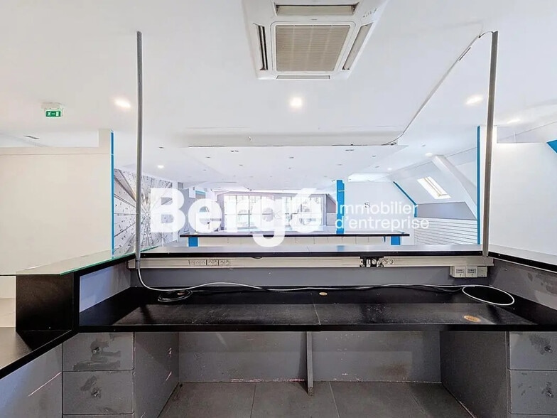 Local commercial dans Mandelieu-la-Napoule à louer - Photo intérieure – Image 3 sur 4