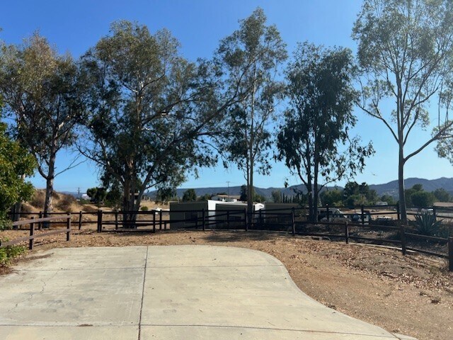 35260 Bayless Rd, Wildomar, CA à louer - Photo de l’immeuble – Image 3 sur 6