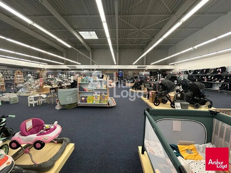 Local commercial dans Villebarou à louer - Photo intérieure – Image 2 sur 3