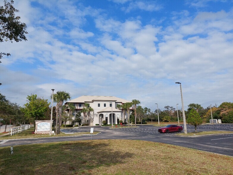 1960 Pointe West Dr, Vero Beach, FL à louer - Photo de l’immeuble – Image 3 sur 4