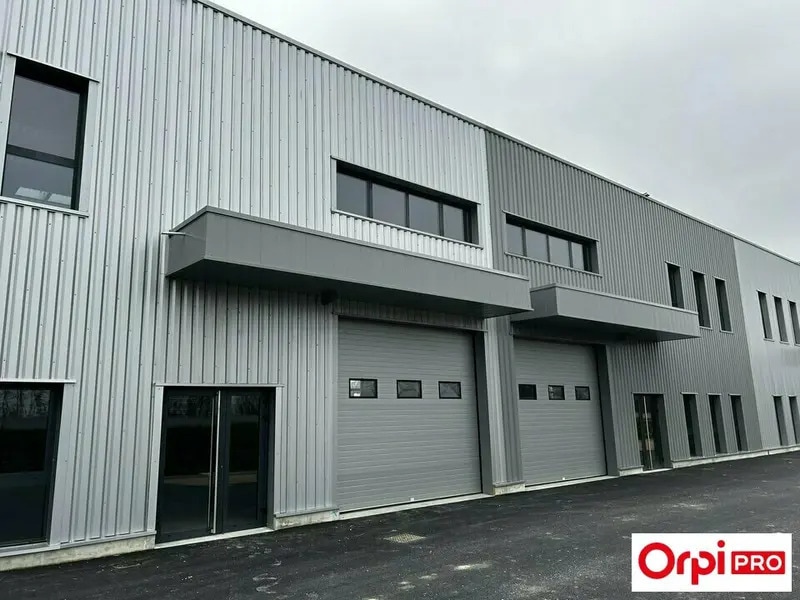 Local d'activités dans Bourgoin-Jallieu à vendre Photo de l’immeuble– Image 1 sur 8